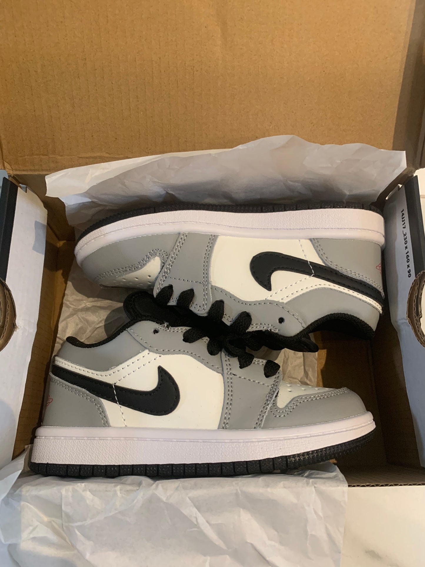 Kids grey and white j1 low