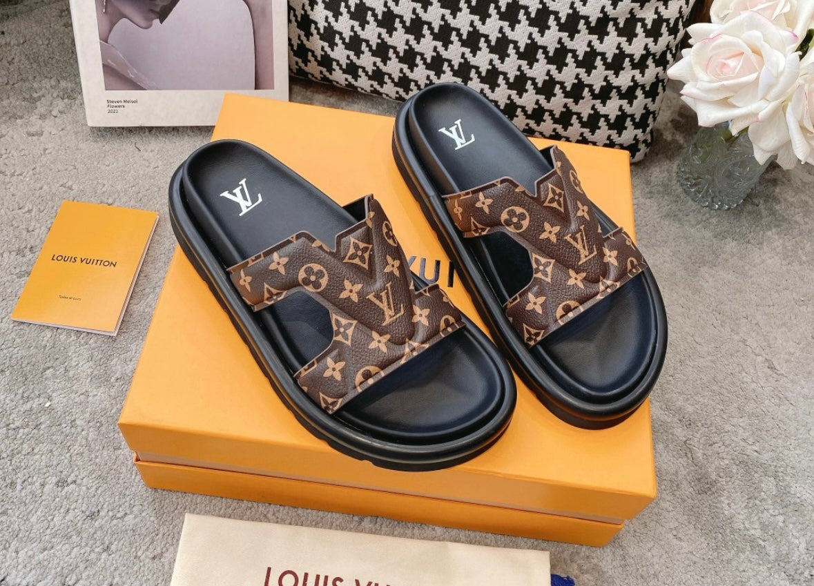 LV Brown Sliders