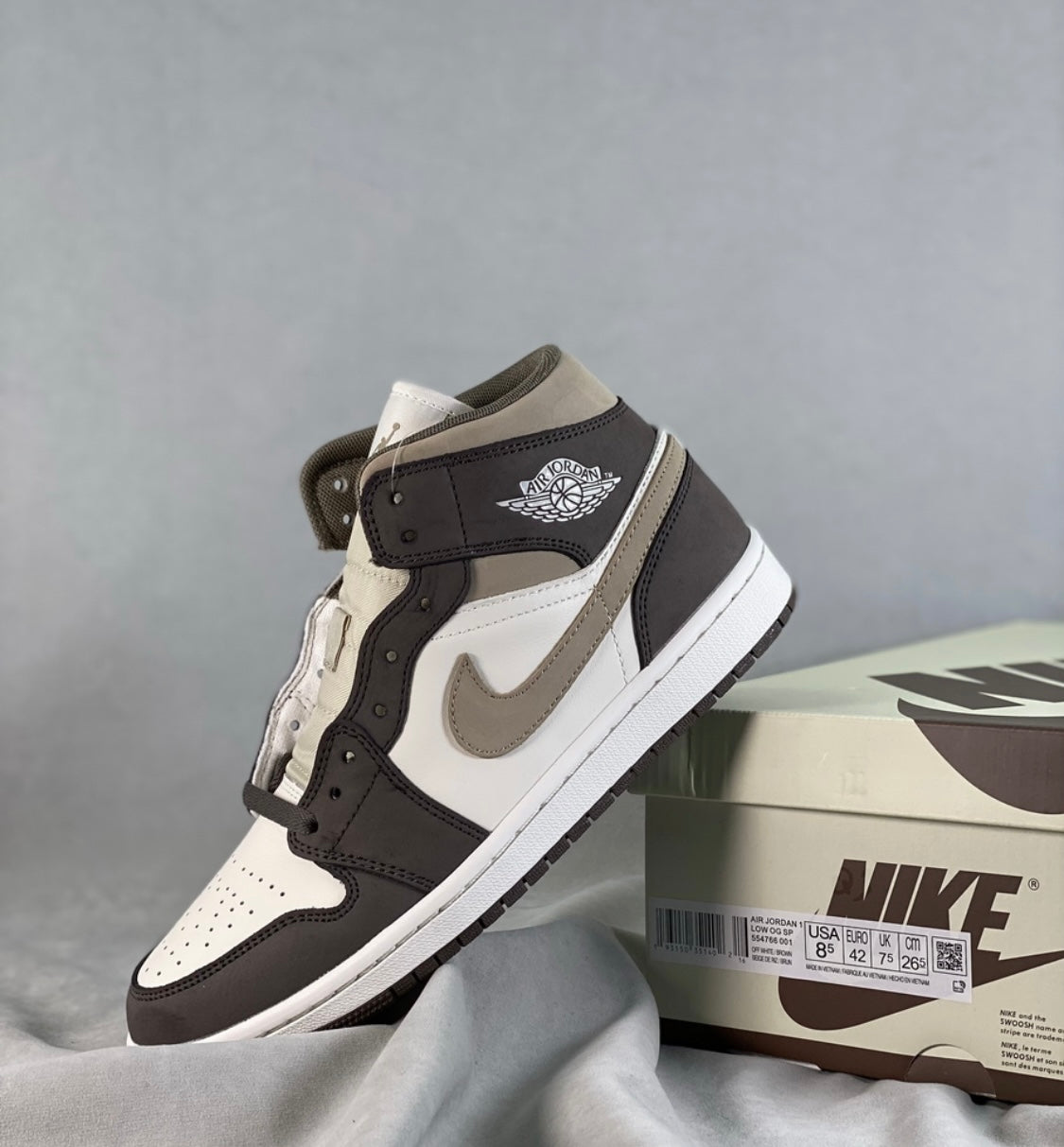 Brown / White J1