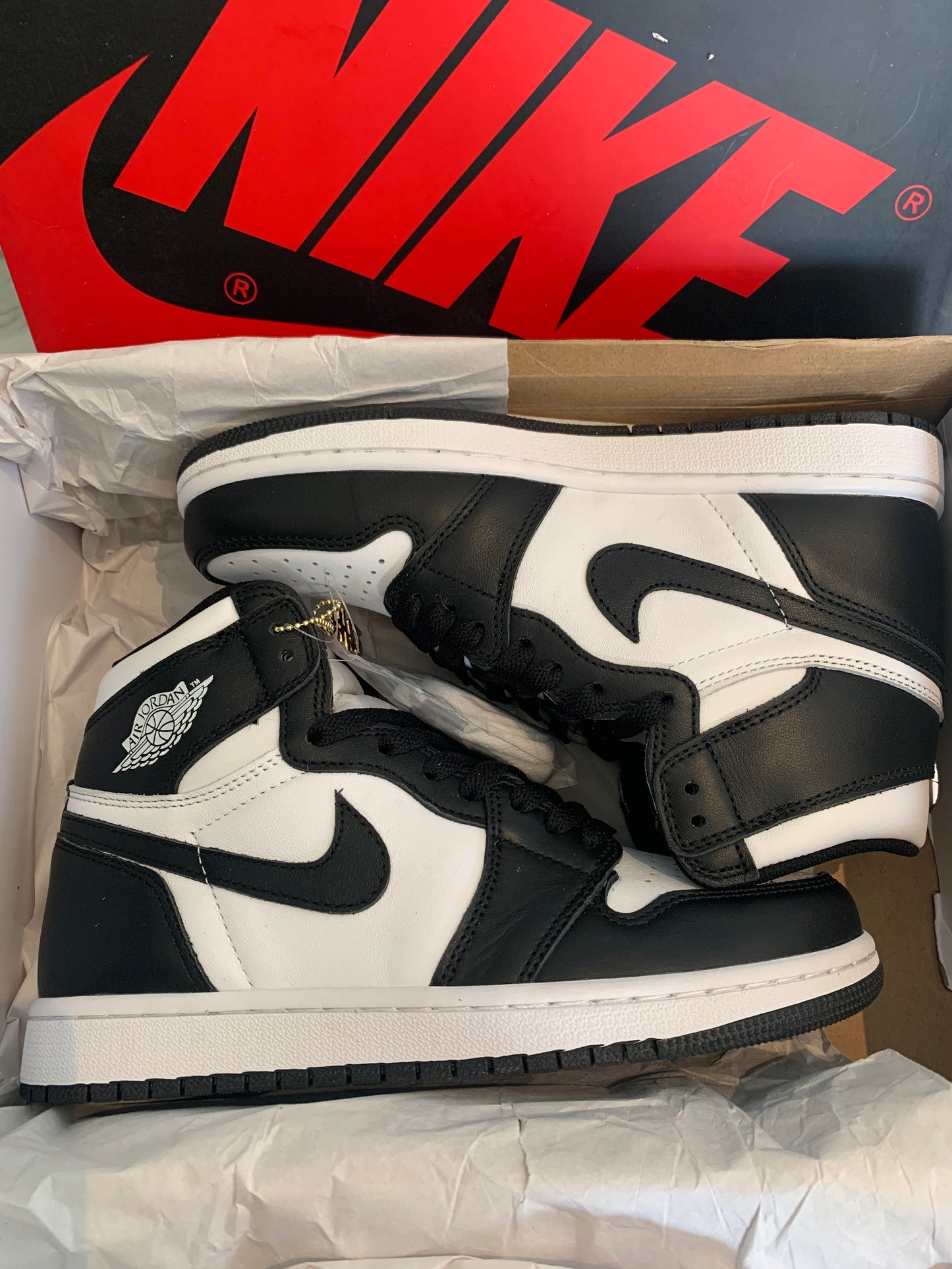 Black And White Retro High J1